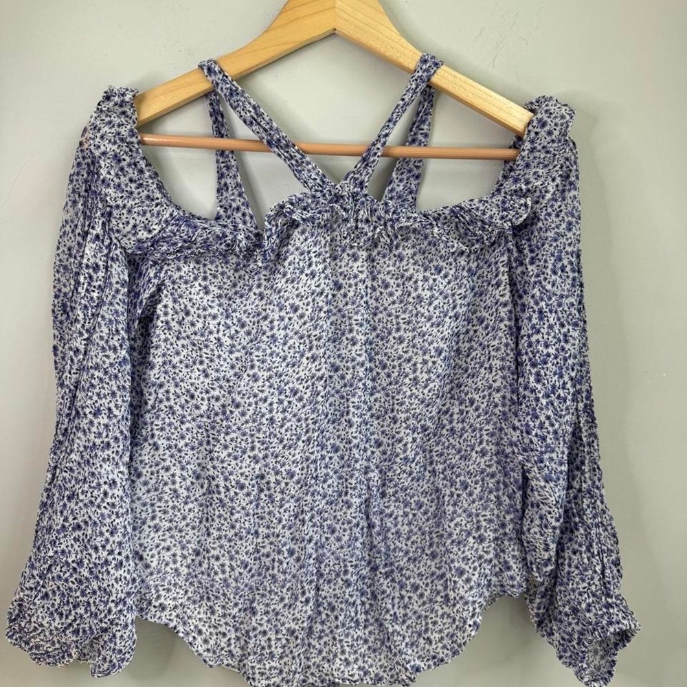 Anthropologie white & blue floral blouse with ruffled sleeves and tie back